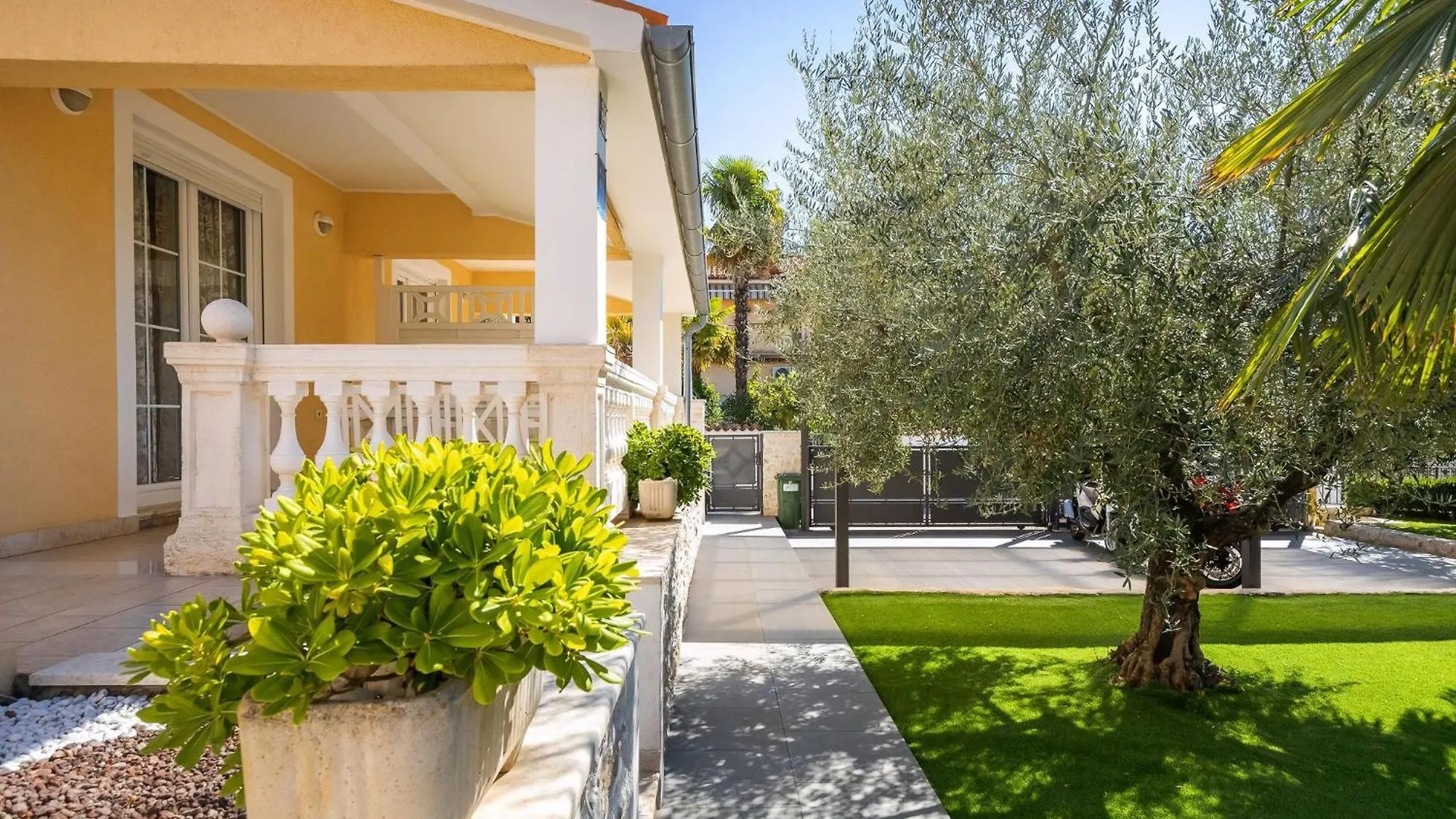 Klimatisierte Wohnung In Spadici Mit Parkplatz Porec
