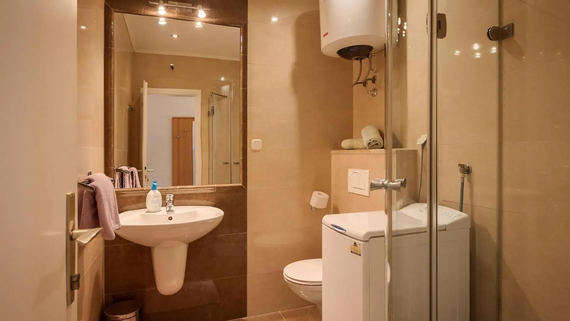Klimatisierte Wohnung In Spadici Mit Parkplatz Porec Croatia
