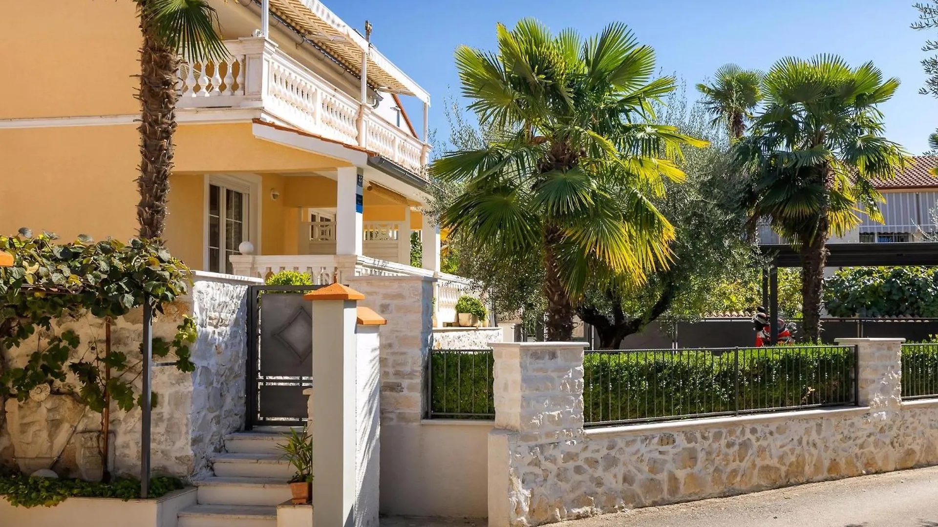 Klimatisierte Wohnung In Spadici Mit Parkplatz Porec Croatia
